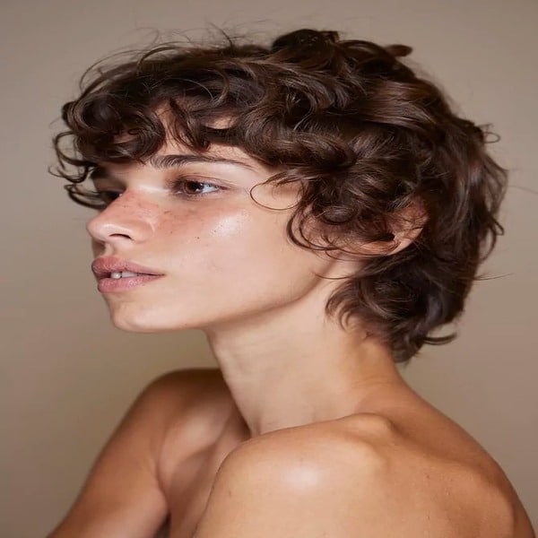 Tendances cheveux 2024 : les coupes, couleurs, soins et extensions à demander à votre coiffeur